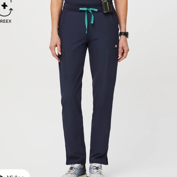 Figs Pants - Figs Women’s Yola FREEx Skinny Scrub Pants 2.0 Navy